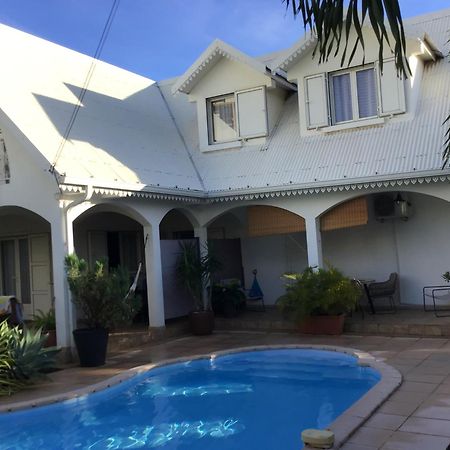 Studio Cosy Avec Piscine Dans Une Villa Saint-Denis Luaran gambar