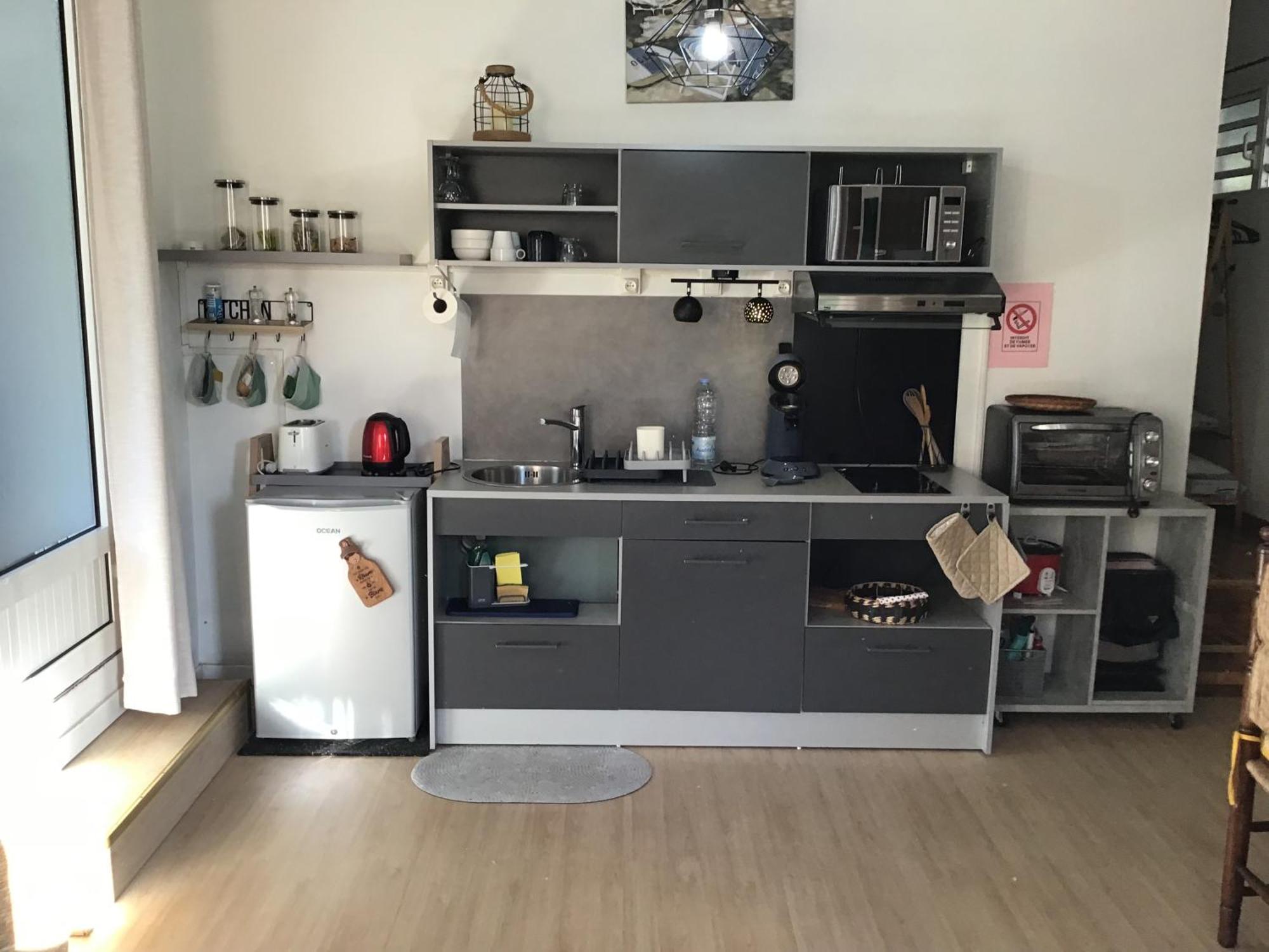 Studio Cosy Avec Piscine Dans Une Villa Saint-Denis Luaran gambar