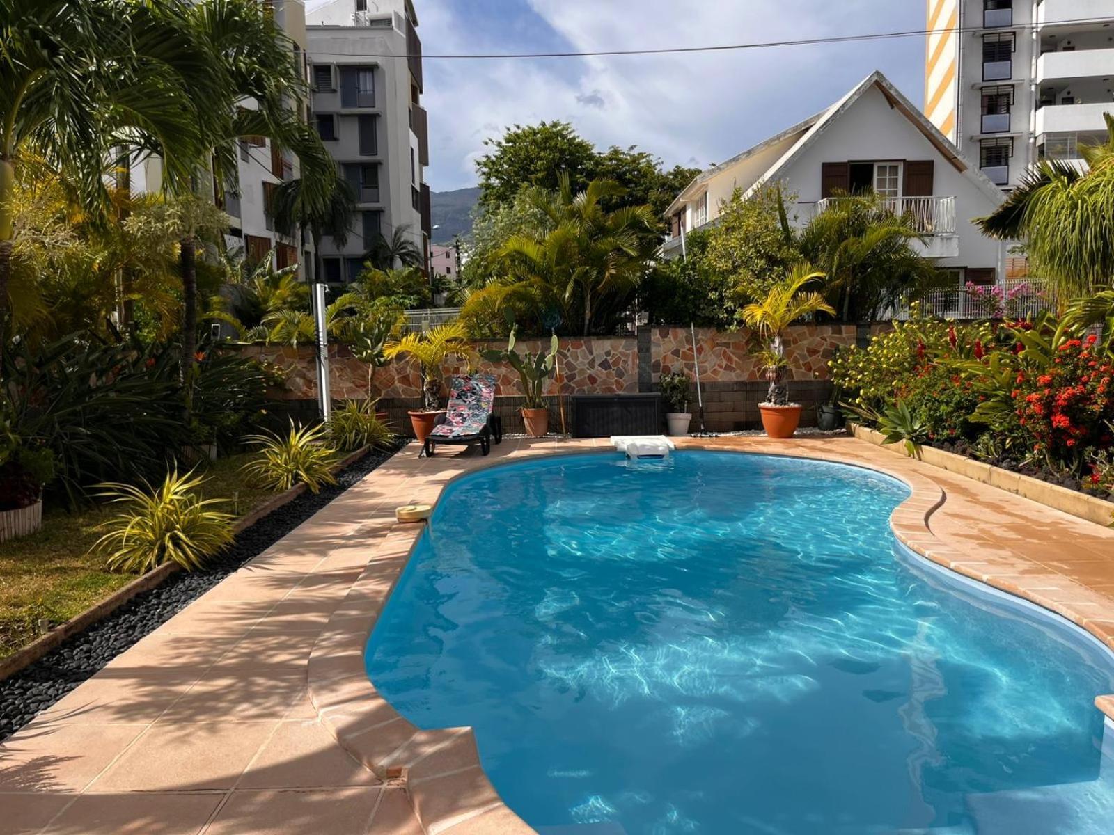 Studio Cosy Avec Piscine Dans Une Villa Saint-Denis Luaran gambar