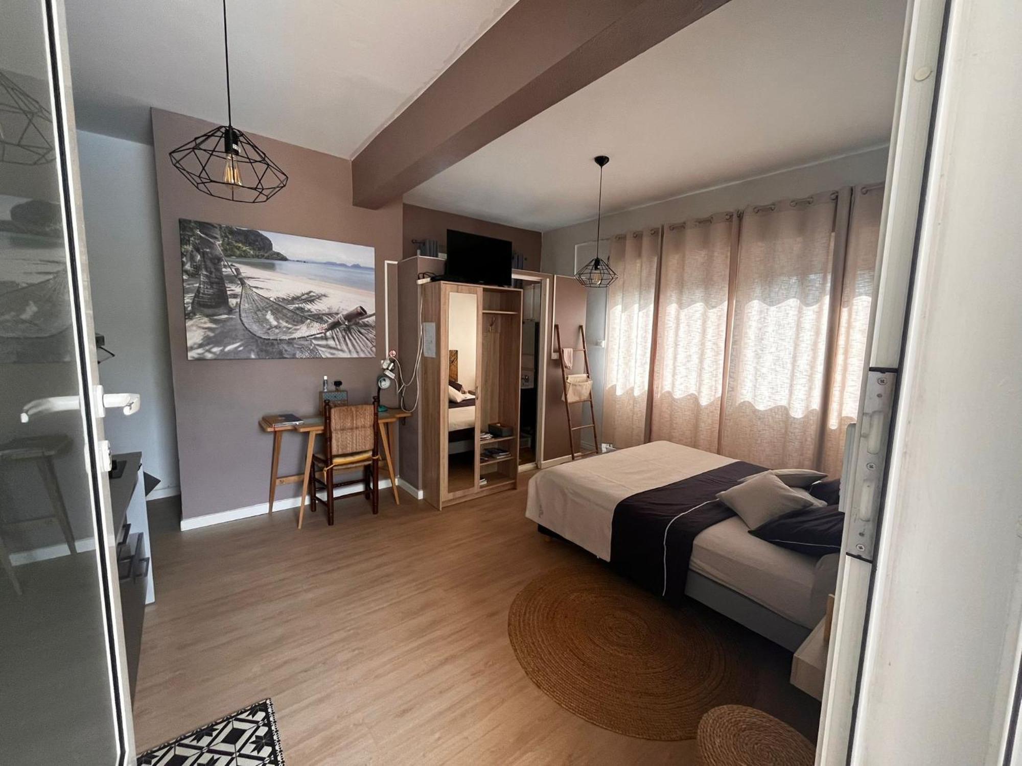 Studio Cosy Avec Piscine Dans Une Villa Saint-Denis Luaran gambar
